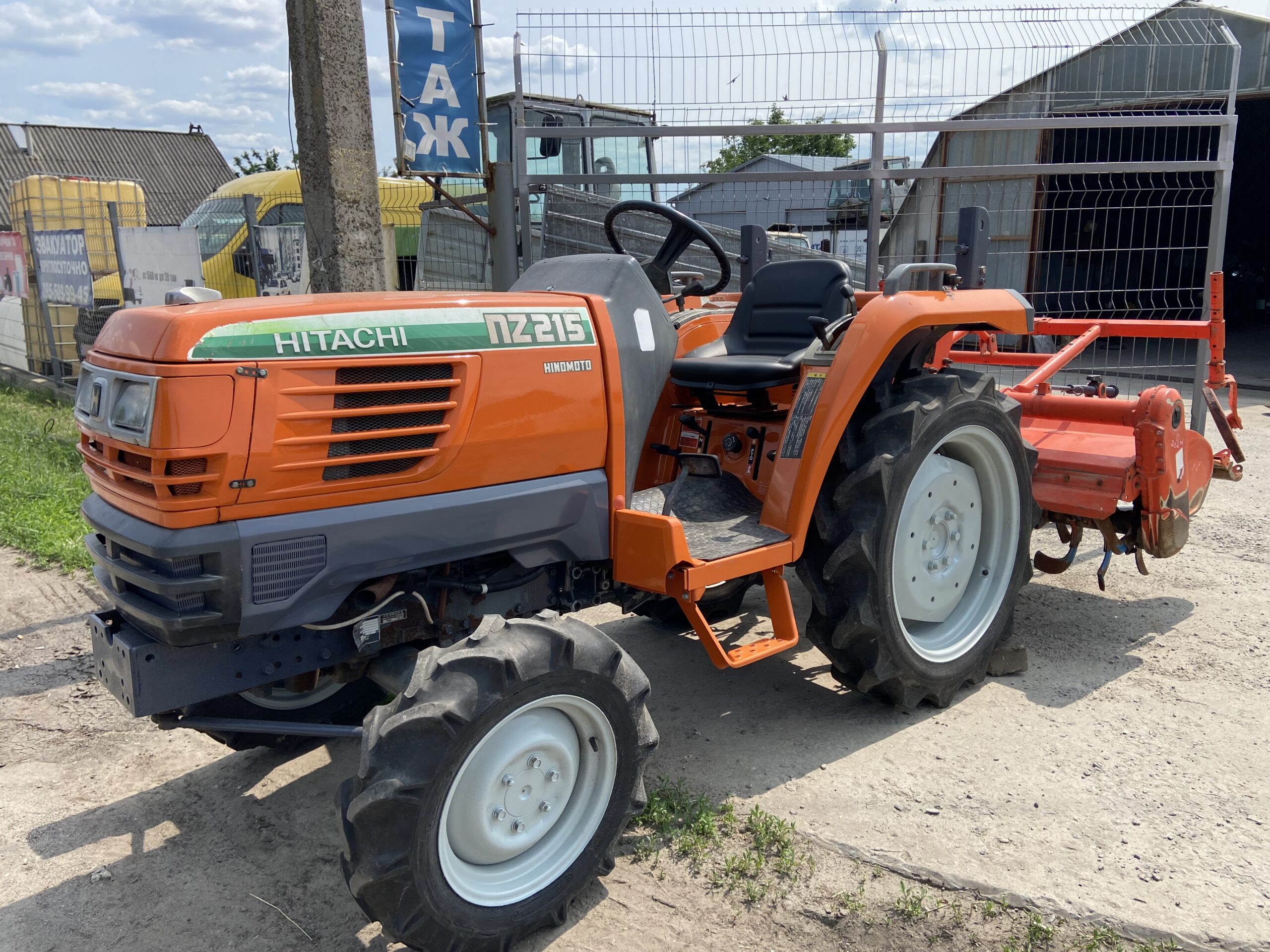 Hitachi NZ215 Японський міні трактор,